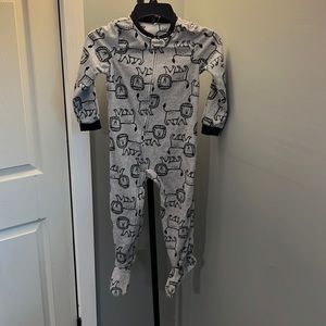 Carters 5t pajamas